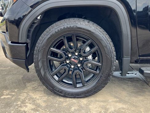Used 2022 GMC Sierra 1500 Elevation w/ LPO, Elevation Black Package AWD/4WD image 11