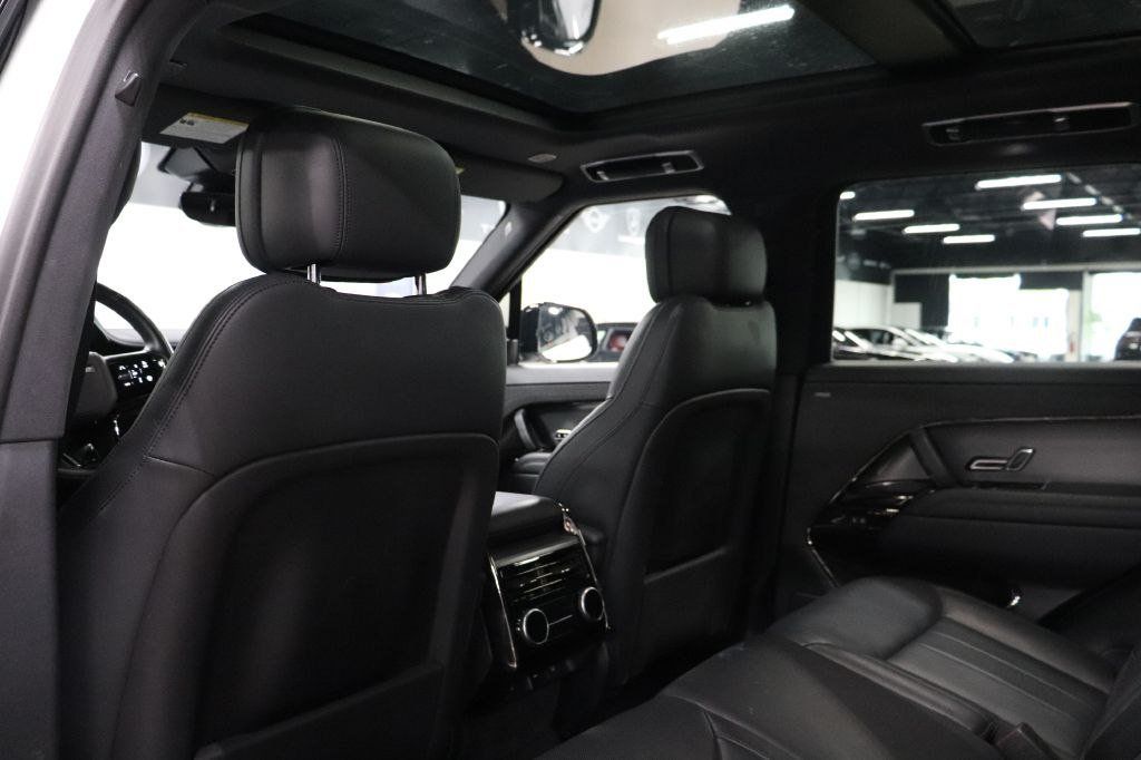 Used 2024 Land Rover Range Rover Sport Dynamic SE AWD/4WD image 17