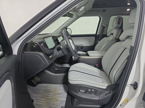 Used 2024 Rivian R1S Adventure AWD/4WD image 20