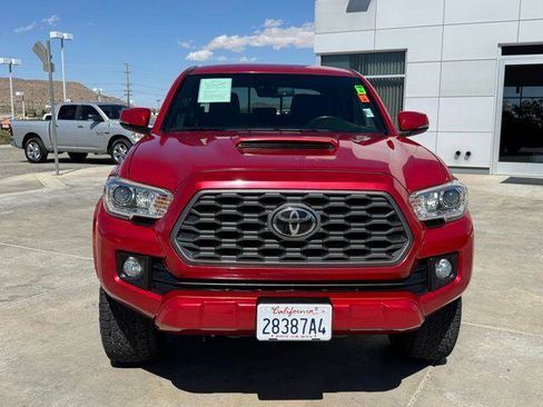 Used 2019 Toyota Tacoma TRD Sport w/ Technology Package RWD image 2