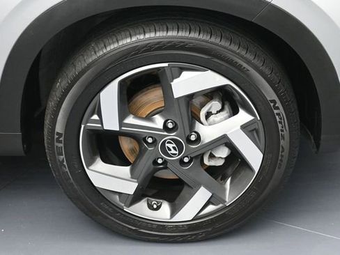 Used 2025 Hyundai Venue SEL FWD image 6