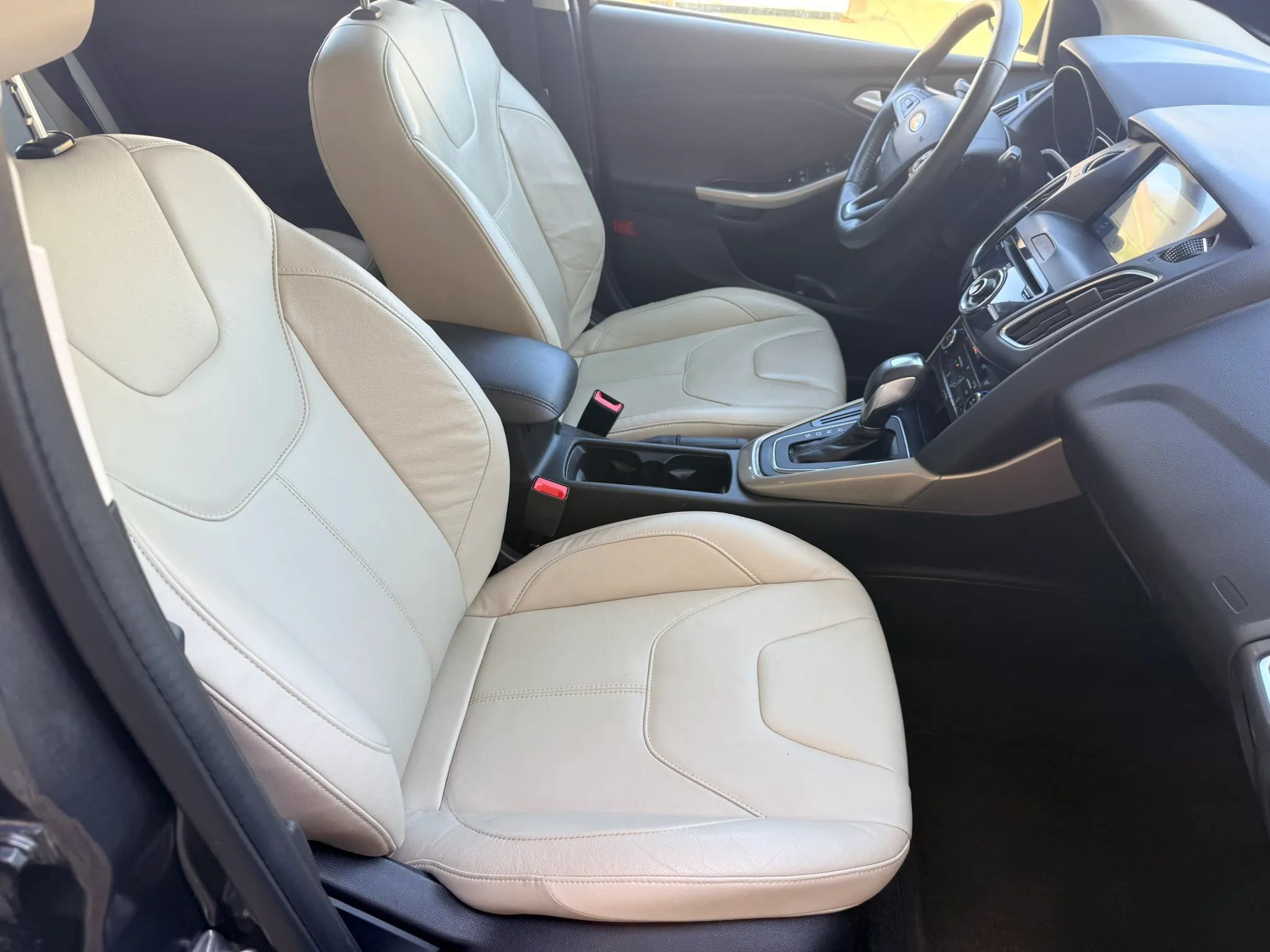 Used 2016 Ford Focus Titanium FWD image 27
