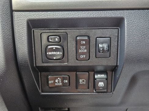 Used 2018 Toyota Tundra SR5 w/ SR5 Upgrade Package RWD image 25