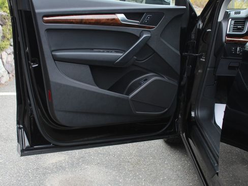Used 2018 Audi Q5 2.0T Premium AWD/4WD image 12