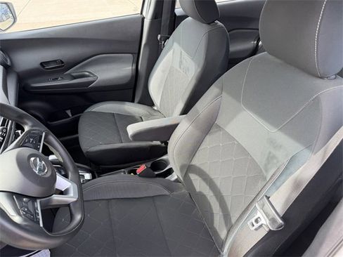 Used 2020 Nissan Kicks S image 12