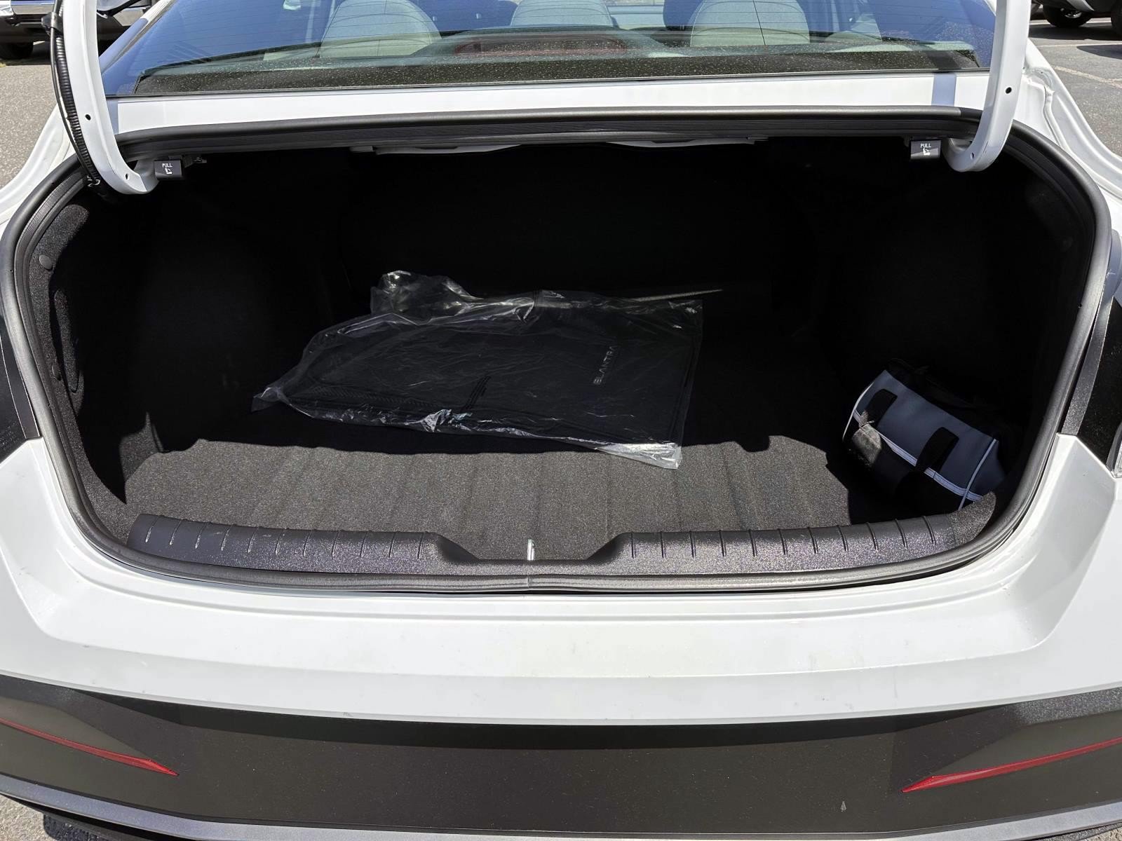 Used 2025 Hyundai Elantra Sport FWD image 7