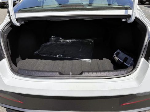 Used 2025 Hyundai Elantra Sport FWD image 7