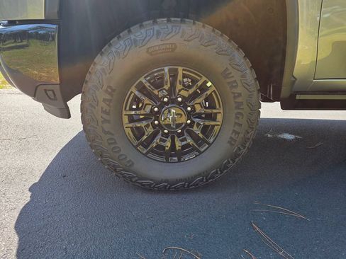 New 2026 Chevrolet Silverado 2500 ZR2 AWD/4WD image 11