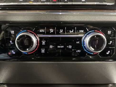 Used 2023 GMC Sierra 1500 SLT w/ SLT Premium Package image 24