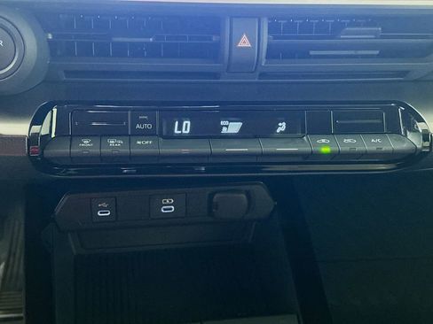 Used 2025 Toyota Prius LE image 15