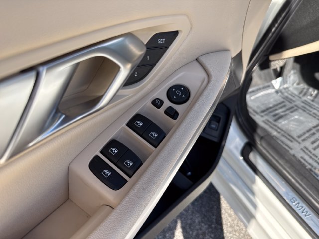 Used 2020 BMW 330i xDrive Sedan w/ Driving Assistance Package AWD/4WD image 11