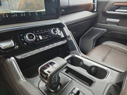 Used 2023 GMC Sierra 1500 Denali w/ Denali Reserve Package AWD/4WD image 14