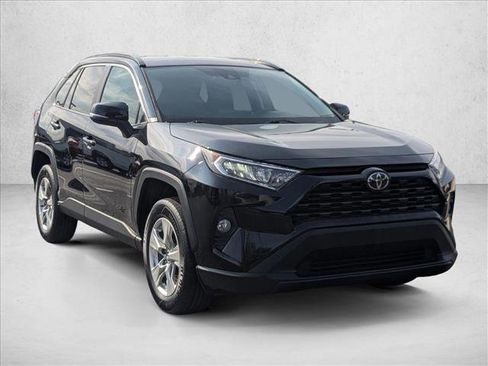 Used 2021 Toyota RAV4 XLE FWD image 3
