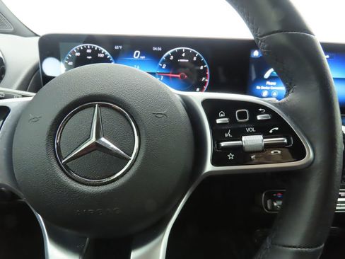 Certified 2022 Mercedes-Benz GLB 250 image 12