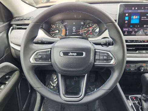 Used 2022 Jeep Compass Latitude FWD image 32