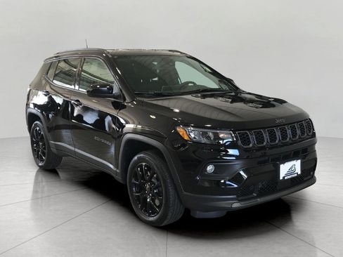 Used 2025 Jeep Compass Latitude w/ Altitude Special Edition AWD/4WD image 1