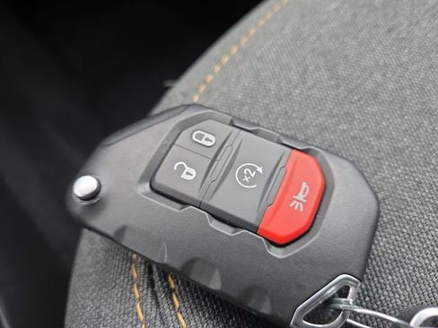 Used 2025 Jeep Wrangler Willys image 29