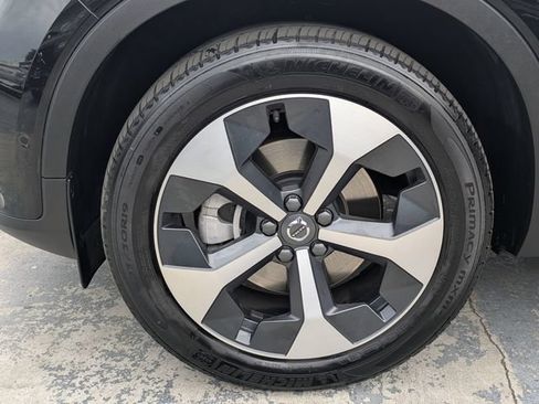 Used 2025 Volvo XC40 B5 Plus AWD/4WD image 10