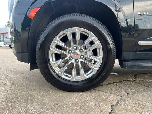Used 2023 GMC Yukon XL SLT AWD/4WD image 19