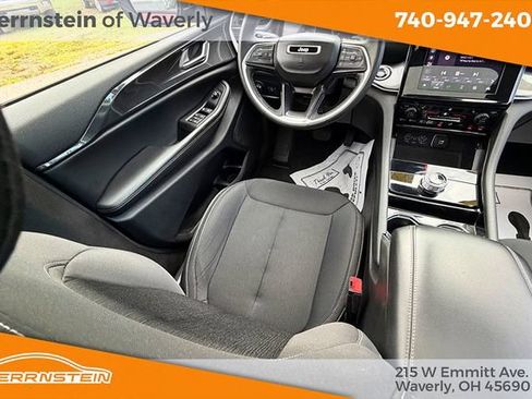 Used 2023 Jeep Grand Cherokee Laredo w/ Luxury Tech Group I AWD/4WD image 12