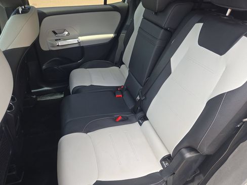Used 2022 Mercedes-Benz GLB 250 image 15