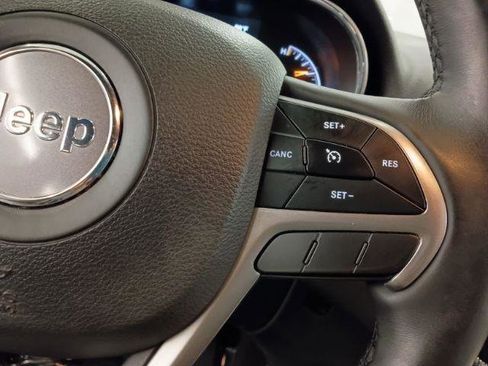 Used 2019 Jeep Grand Cherokee Limited AWD/4WD image 30