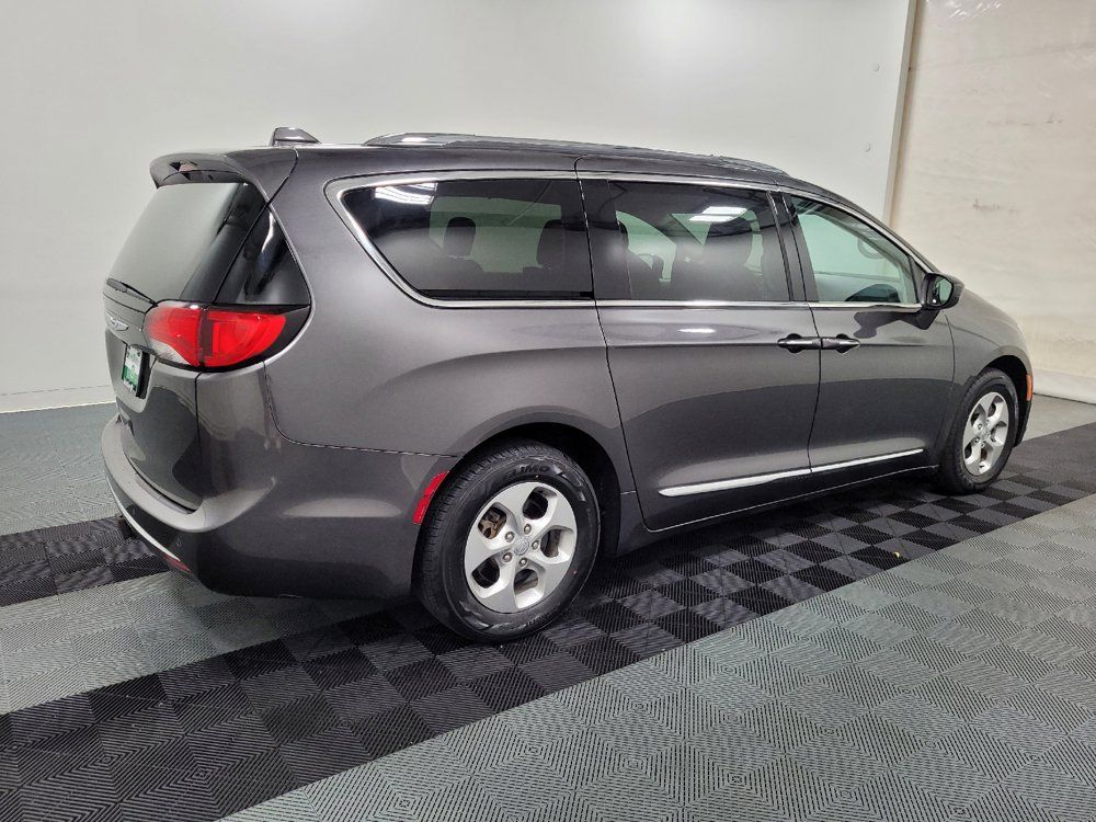 Used 2017 Chrysler Pacifica Touring-L Plus FWD image 10