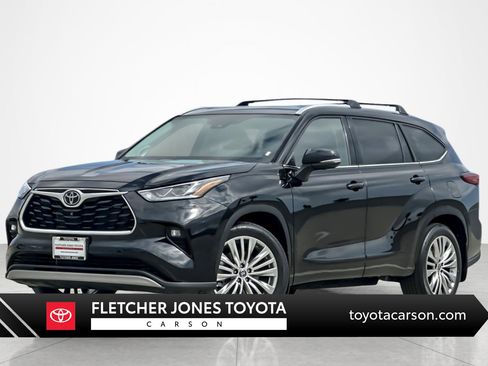 Used 2023 Toyota Highlander Platinum FWD image 1