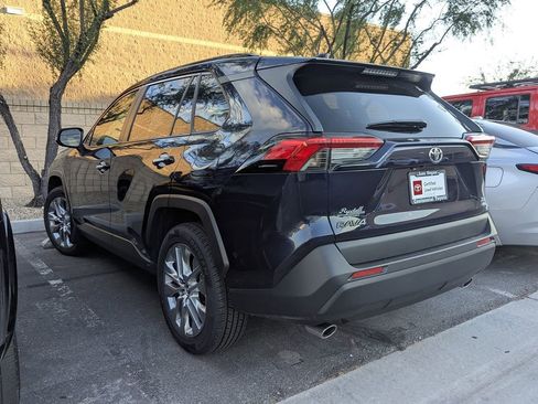 Used 2019 Toyota RAV4 XLE Premium AWD/4WD image 6