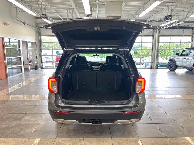 Used 2023 Ford Explorer XLT w/ Equipment Group 202A AWD/4WD image 29