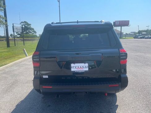 New 2026 Toyota 4Runner SR5 AWD/4WD image 6
