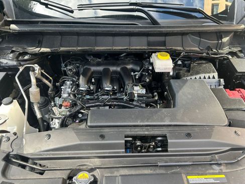 Used 2025 Nissan Pathfinder SV image 32