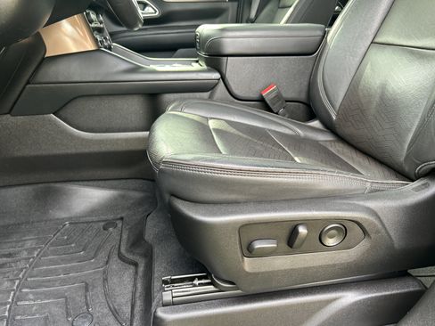 Used 2021 Chevrolet Suburban High Country image 9