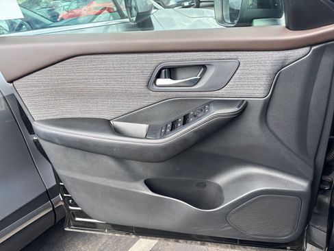 Used 2022 Nissan Rogue SV FWD image 18