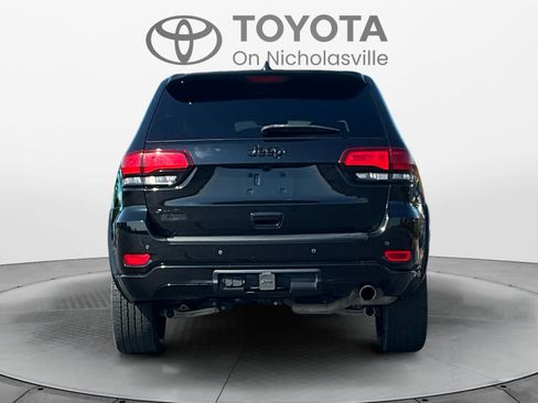 Used 2021 Jeep Grand Cherokee Laredo X AWD/4WD image 4