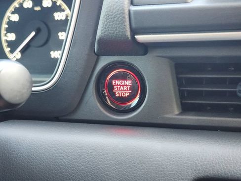 Used 2025 Honda Pilot EX-L image 8