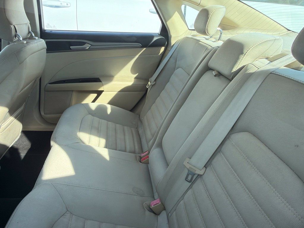 Used 2014 Ford Fusion SE FWD image 17