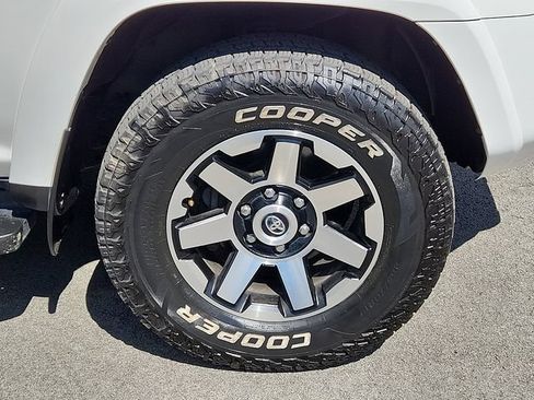 Used 2020 Toyota 4Runner TRD Off-Road Premium w/ Moonroof Package AWD/4WD image 8