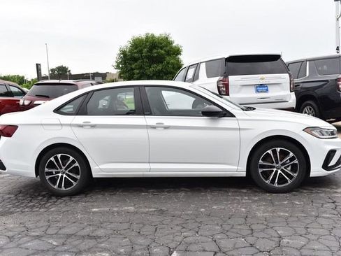 Used 2025 Volkswagen Jetta Sport FWD image 5