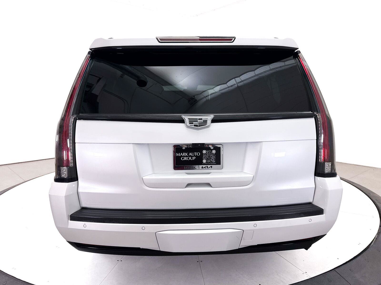 Used 2017 Cadillac Escalade ESV Luxury AWD/4WD image 14