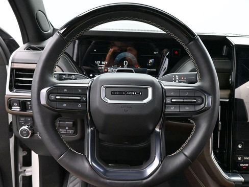 Used 2025 GMC Yukon Denali Ultimate AWD/4WD image 15