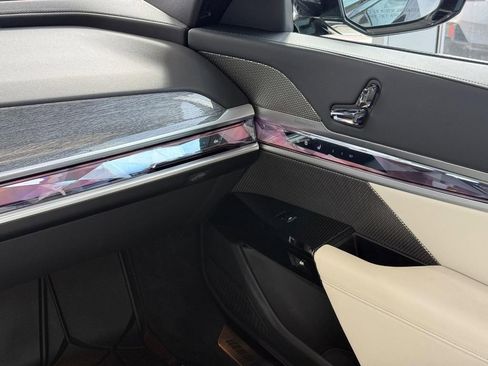 Used 2025 BMW 740i xDrive w/ Executive Package image 12