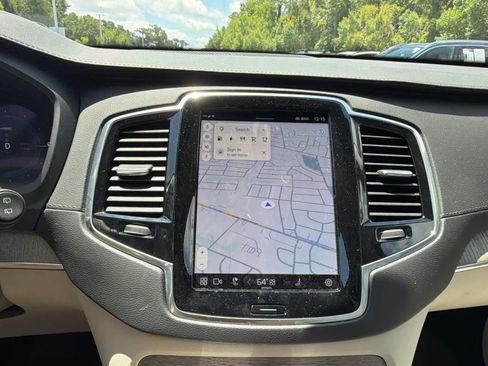 Used 2025 Volvo XC90 T8 Ultra w/ Lounge Package AWD/4WD image 32