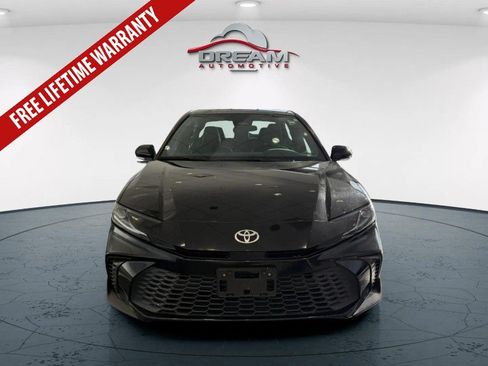 Used 2025 Toyota Camry SE FWD image 3