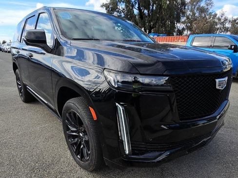 Used 2023 Cadillac Escalade Sport Platinum w/ LPO, ONYX Package image 3
