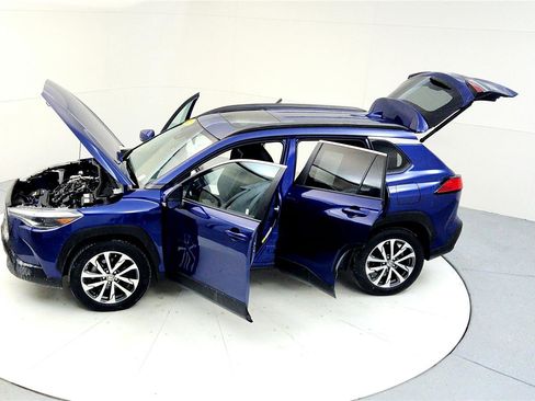 Certified 2022 Toyota Corolla Cross XLE image 22