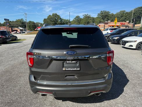Used 2018 Ford Explorer XLT w/ Equipment Group 202A FWD image 15