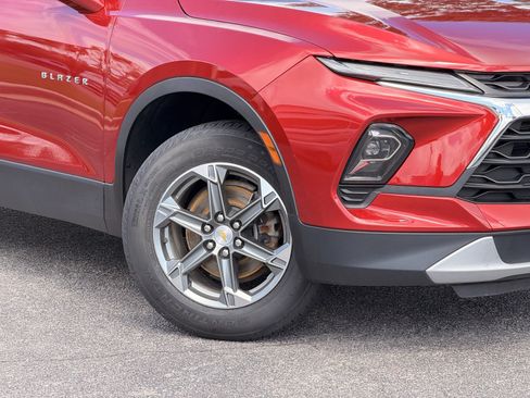 Used 2024 Chevrolet Blazer LT w/ Convenience Package FWD image 3