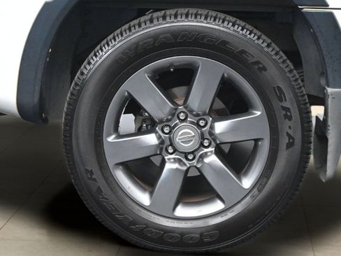 Used 2015 Nissan Titan SV w/ SV Value Truck Package RWD image 15