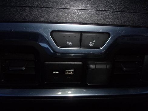 Used 2020 Chevrolet Silverado 1500 LTZ w/ LTZ Premium Package image 18